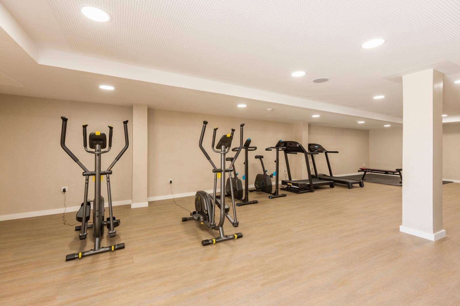 3 soveværelse Semi-Rækkehus til leje i Fuengirola med swimmingpool garage - € 4.400 (Ref: 9519056)