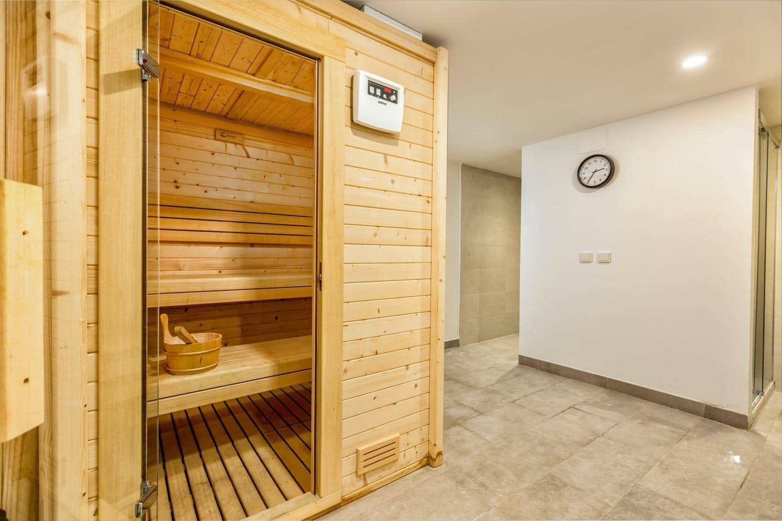 3 soveværelse Semi-Rækkehus til leje i Fuengirola med swimmingpool garage - € 4.400 (Ref: 9519056)