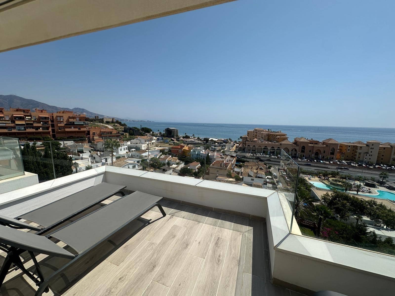 3 soveværelse Semi-Rækkehus til leje i Fuengirola med swimmingpool garage - € 4.400 (Ref: 9519056)