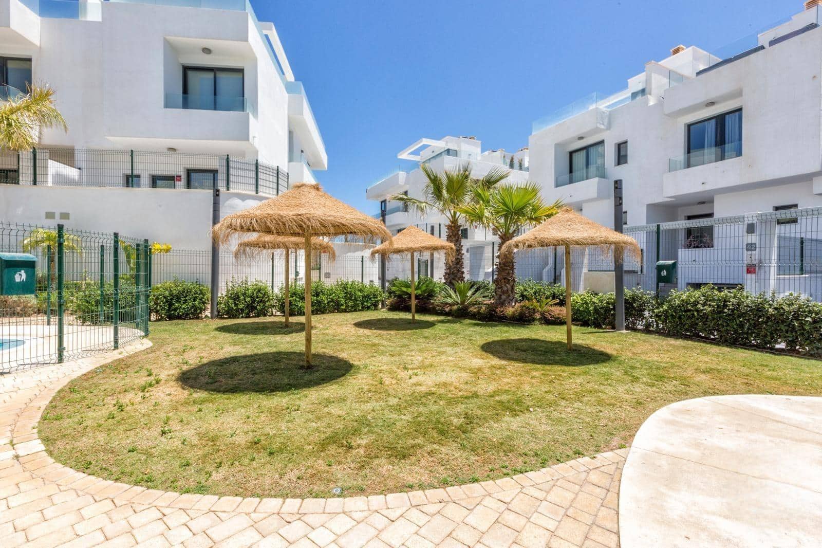 3 soveværelse Semi-Rækkehus til leje i Fuengirola med swimmingpool garage - € 4.400 (Ref: 9519056)
