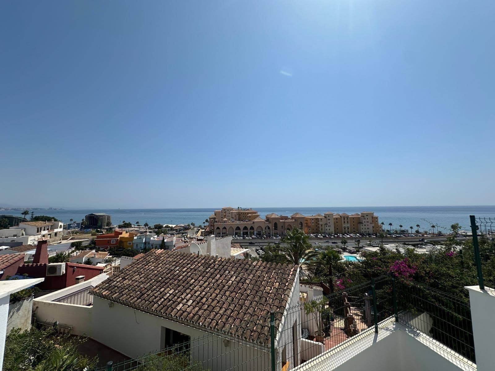 3 soveværelse Semi-Rækkehus til leje i Fuengirola med swimmingpool garage - € 4.400 (Ref: 9519056)