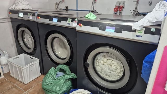 Commerciale in vendita in Benalmádena pueblo, Benalmádena - 230.000 € (Rif: 9548377)