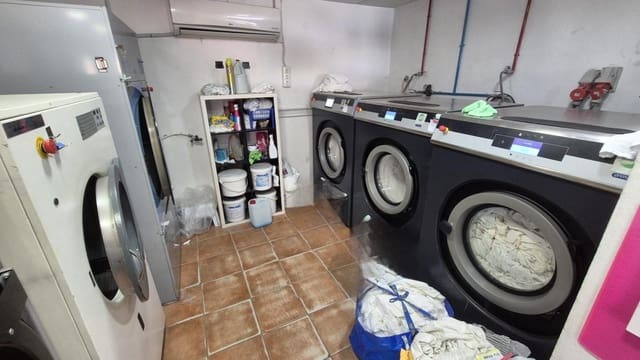 Commerciale in vendita in Benalmádena pueblo, Benalmádena - 230.000 € (Rif: 9548377)