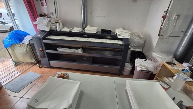 Commerciale in vendita in Benalmádena pueblo, Benalmádena - 230.000 € (Rif: 9548377)