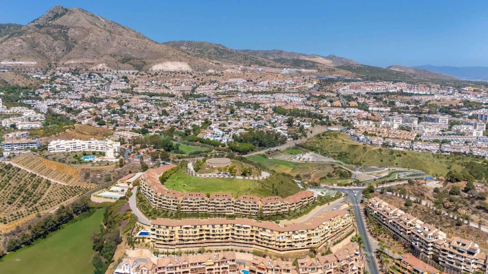 2 soveværelse Lejlighed til salg i Torrequebrada med swimmingpool garage - € 430.000 (Ref: 9548378)