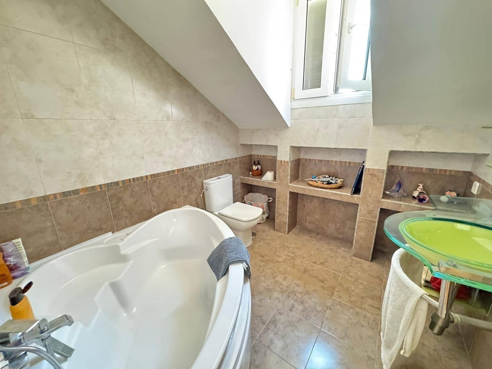 4 soveværelse Rækkehus til salg i Fuengirola med swimmingpool - € 690.000 (Ref: 9568813)