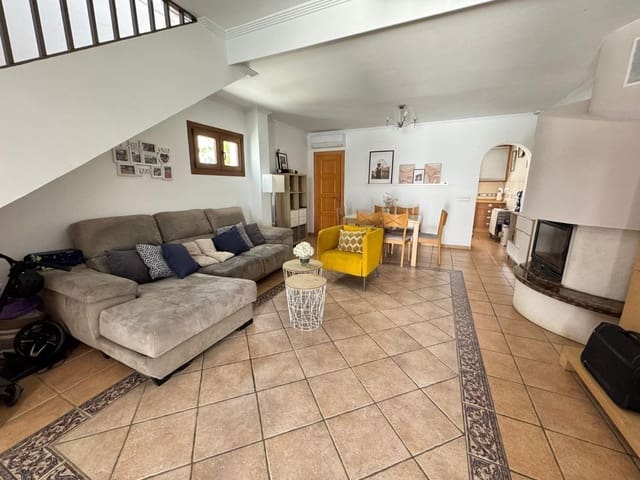 4 soveværelse Rækkehus til salg i Castillo Sohail, Fuengirola med swimmingpool - € 690.000 (Ref: 9568813)