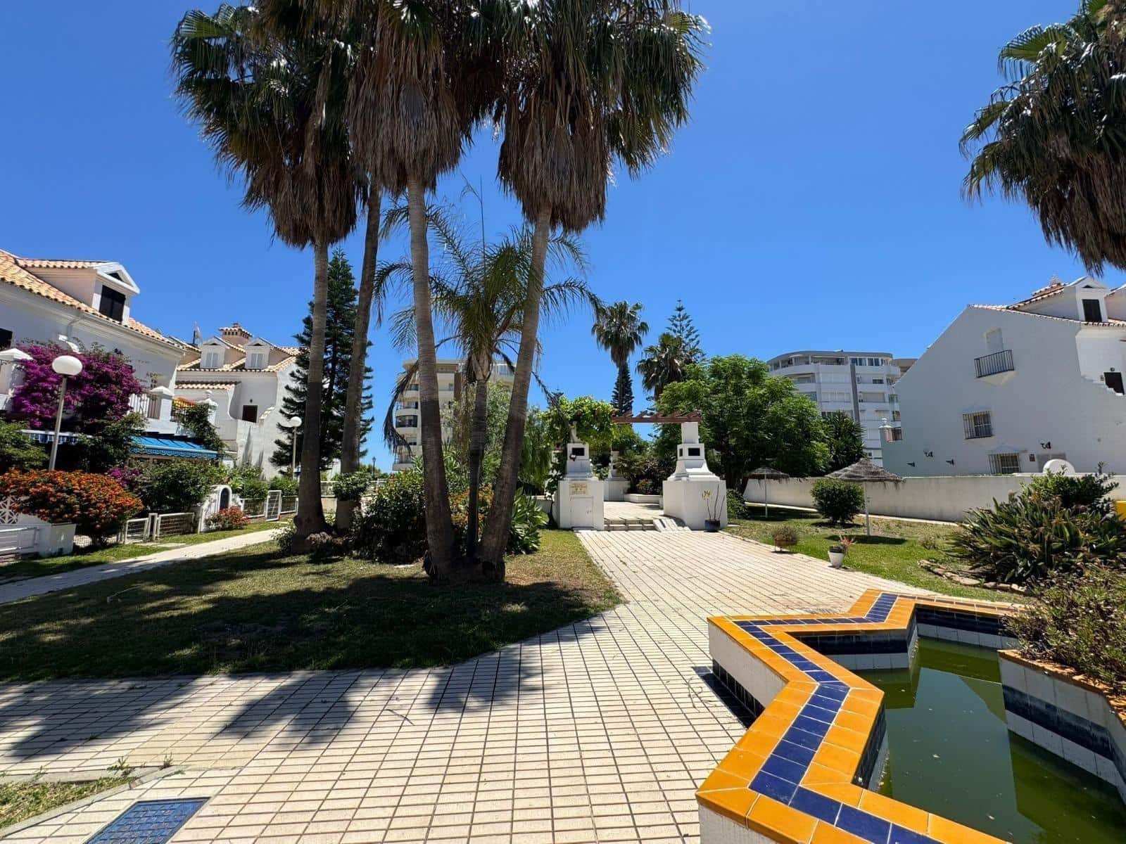 4 soveværelse Rækkehus til salg i Fuengirola med swimmingpool - € 690.000 (Ref: 9568813)