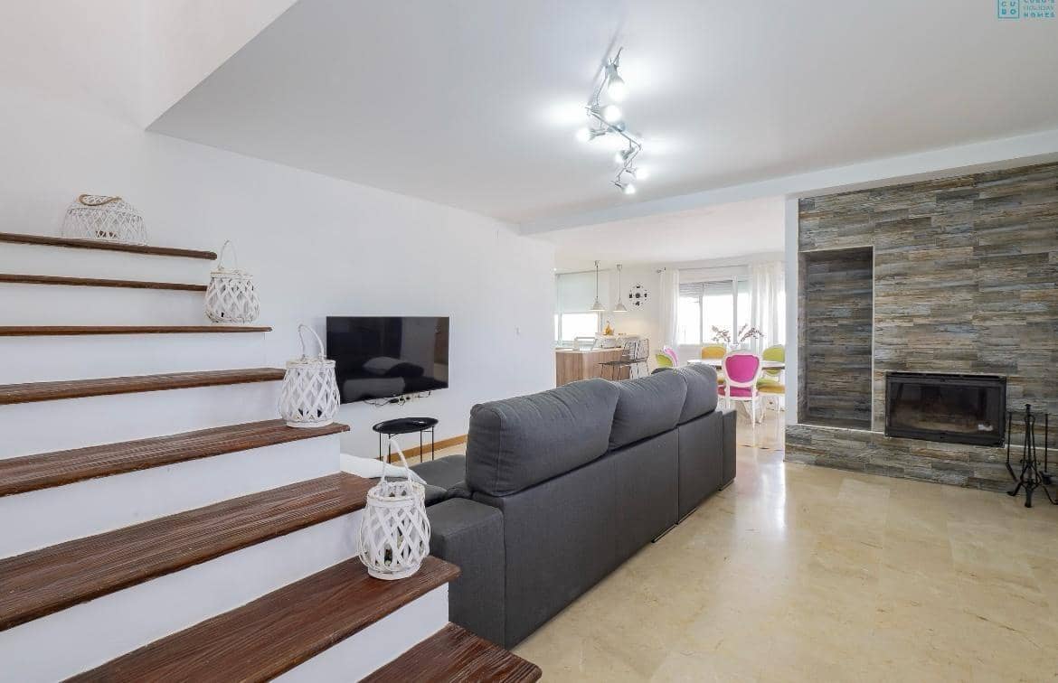 4 sypialnia Willa do wynajęcia w Cartama z basenem garażem - 3 000 € (Ref: 9611660)