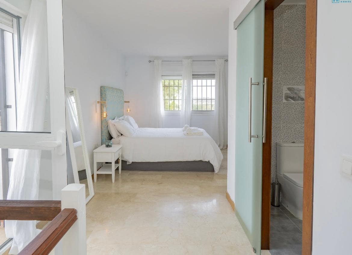 4 sypialnia Willa do wynajęcia w Cartama z basenem garażem - 3 000 € (Ref: 9611660)