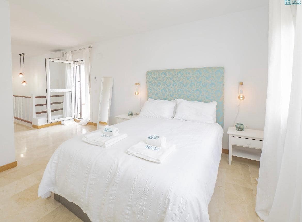 4 sypialnia Willa do wynajęcia w Cartama z basenem garażem - 3 000 € (Ref: 9611660)