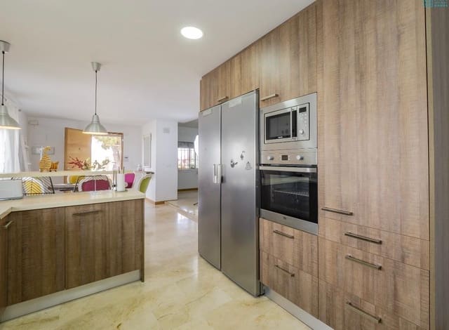 4 sypialnia Willa do wynajęcia w Cártama z basenem garażem - 3 000 € (Ref: 9611660)