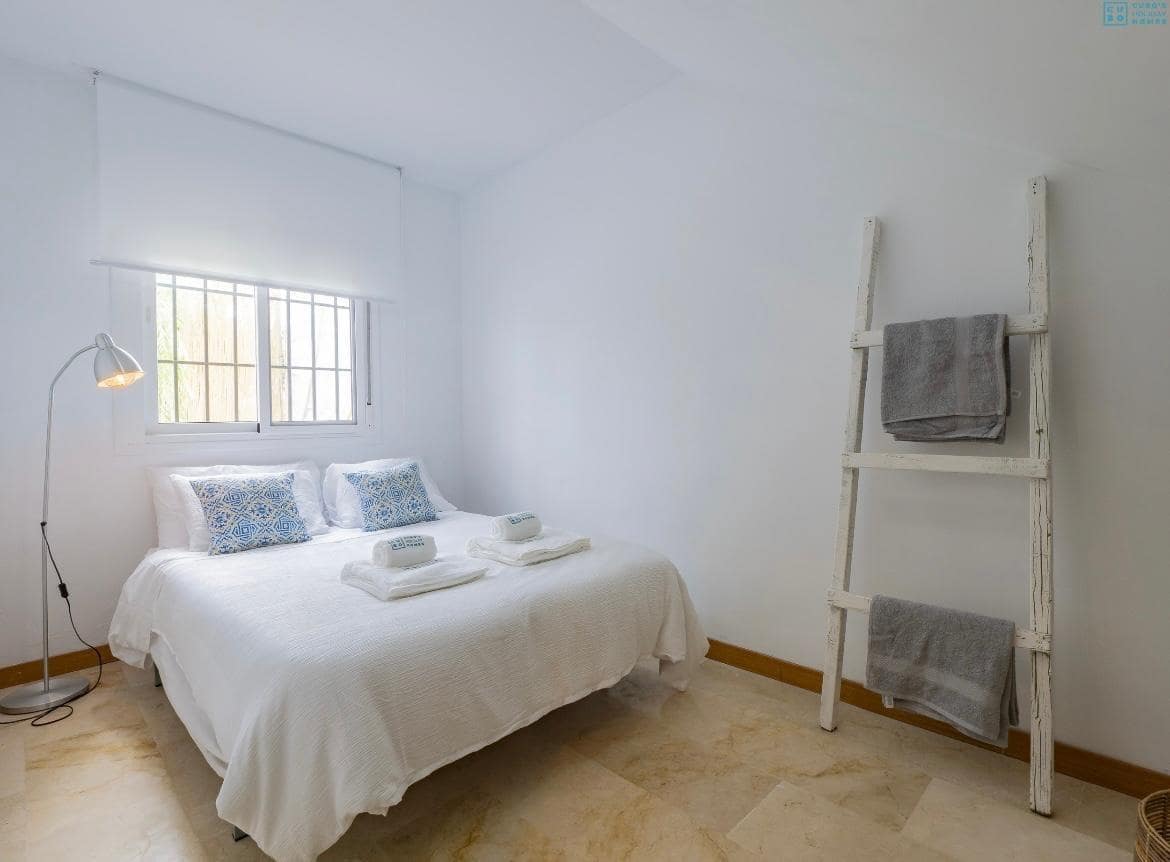 4 sypialnia Willa do wynajęcia w Cartama z basenem garażem - 3 000 € (Ref: 9611660)