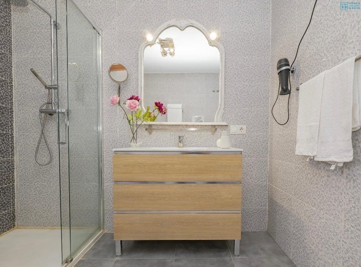 4 sypialnia Willa do wynajęcia w Cartama z basenem garażem - 3 000 € (Ref: 9611660)