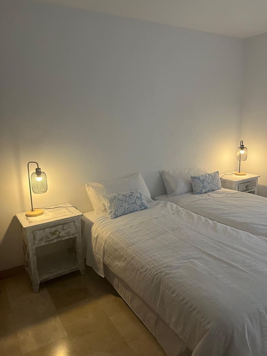 4 sypialnia Willa do wynajęcia w Cartama z basenem garażem - 3 000 € (Ref: 9611660)