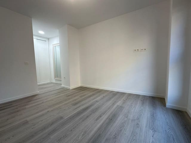 Piso de 2 habitaciones en Arroyo de la Miel, Benalmádena en venta con piscina garaje - 309.000 € (Ref: 9611661)