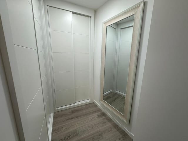 Piso de 2 habitaciones en Arroyo de la Miel, Benalmádena en venta con piscina garaje - 309.000 € (Ref: 9611661)