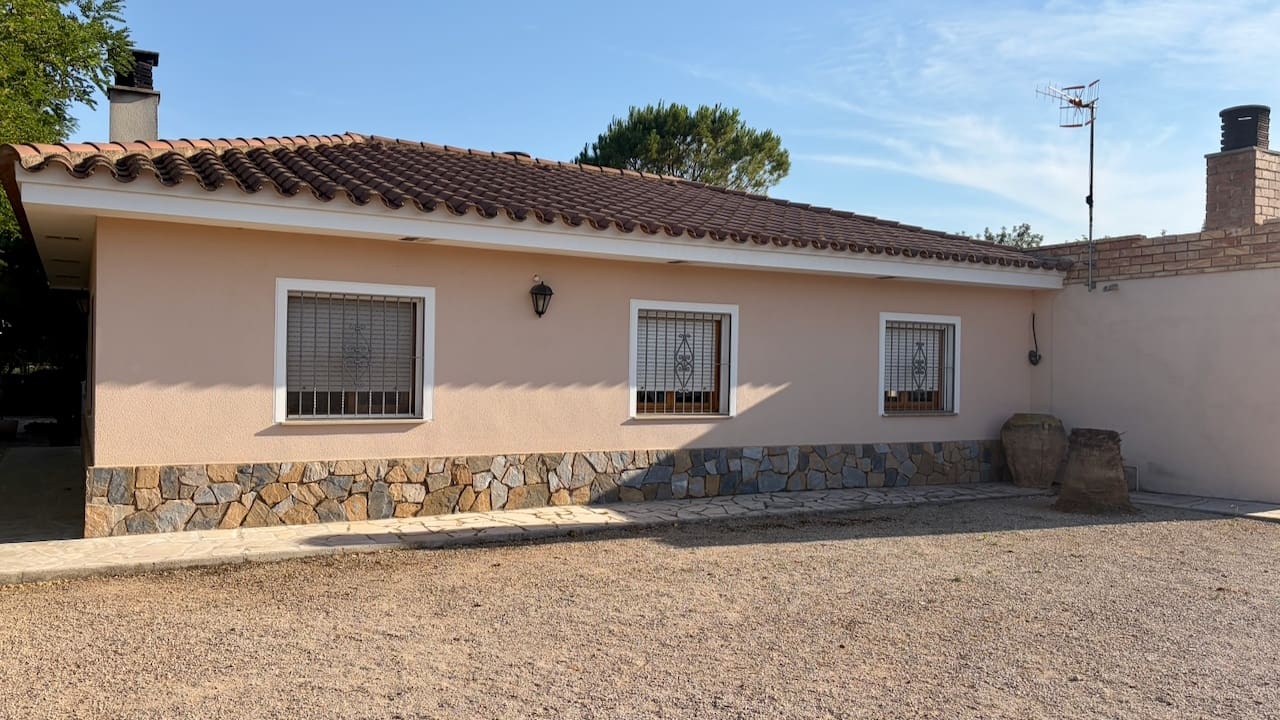 3 bedroom Villa for sale in Roquetes with pool - € 265,000 (Ref: 10136354)