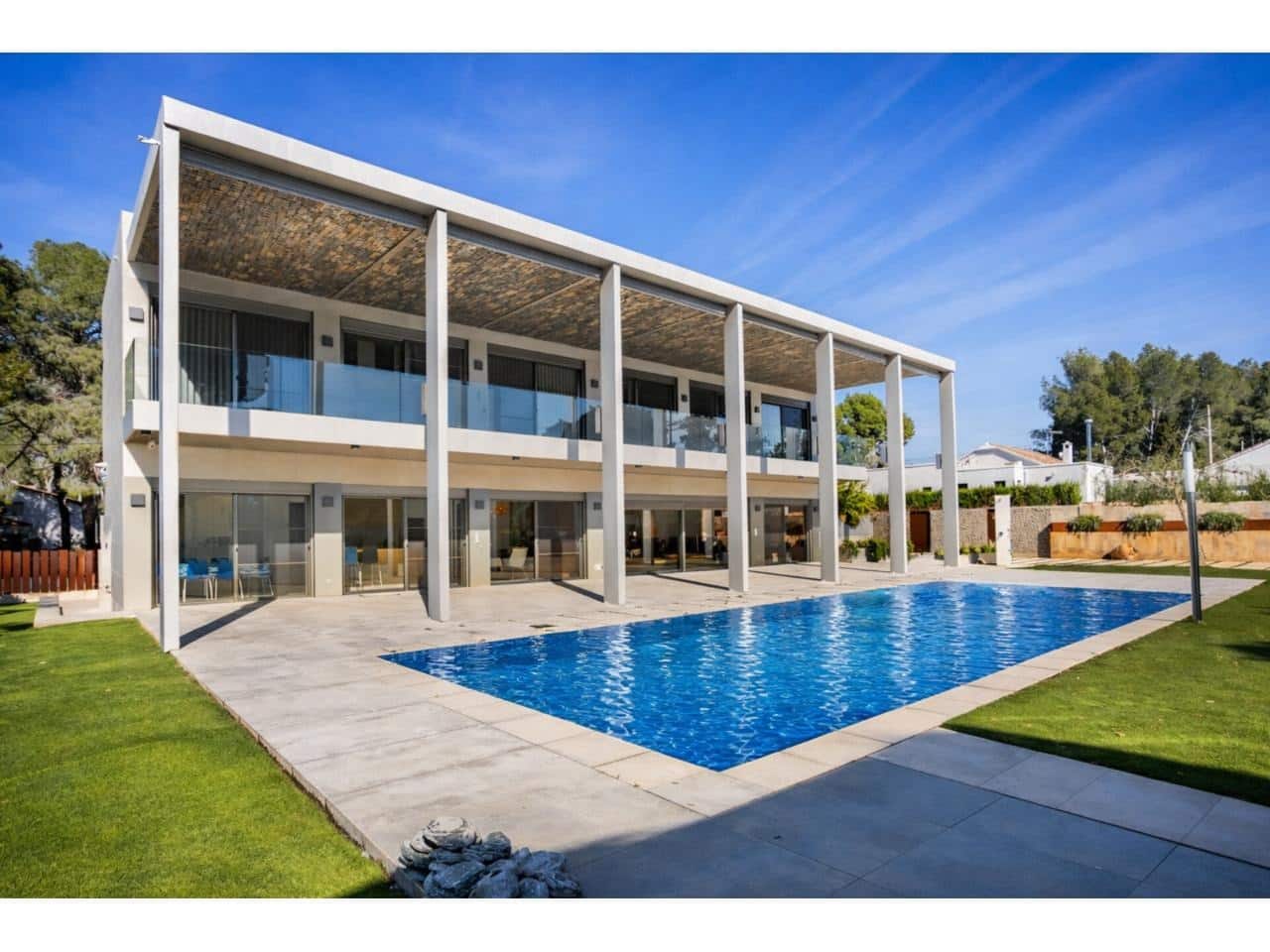 3 bedroom Townhouse for sale in Tortosa with pool garage - € 2,400,000 (Ref: 10140480)