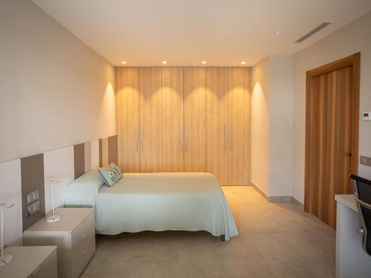 3 bedroom Townhouse for sale in Tortosa with pool garage - € 2,400,000 (Ref: 10140480)