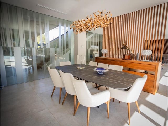 3 chambre Maison de Ville à vendre à Tortosa avec piscine garage - 2 400 000 € (Ref: 10140480)