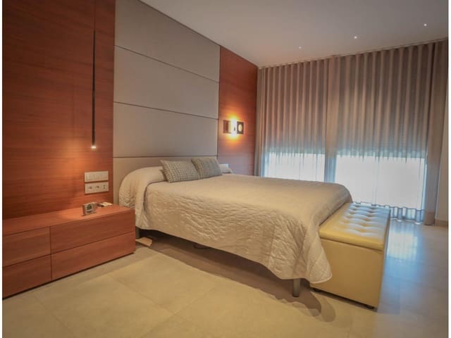 3 chambre Maison de Ville à vendre à Tortosa avec piscine garage - 2 400 000 € (Ref: 10140480)