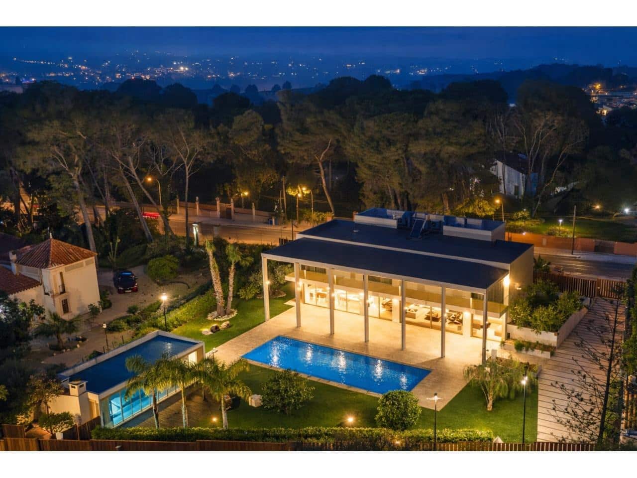 3 bedroom Townhouse for sale in Tortosa with pool garage - € 2,400,000 (Ref: 10140480)