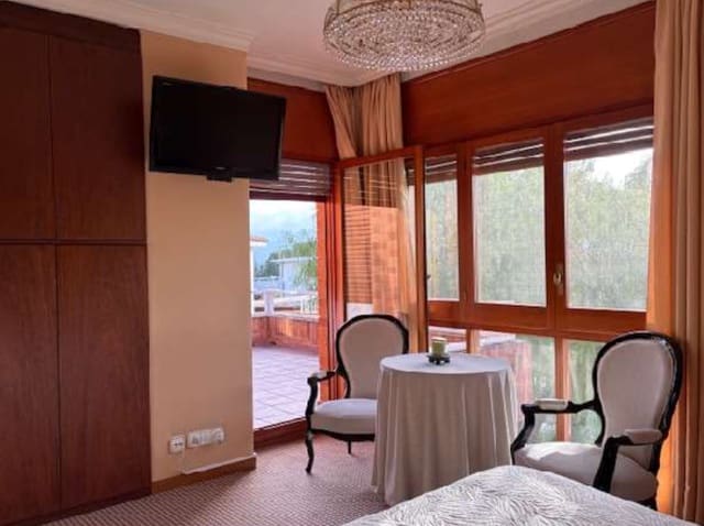 4 chambre Maison de Ville à vendre à Tortosa avec piscine garage - 1 500 000 € (Ref: 10140494)