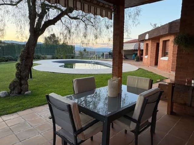 4 chambre Maison de Ville à vendre à Tortosa avec piscine garage - 1 500 000 € (Ref: 10140494)