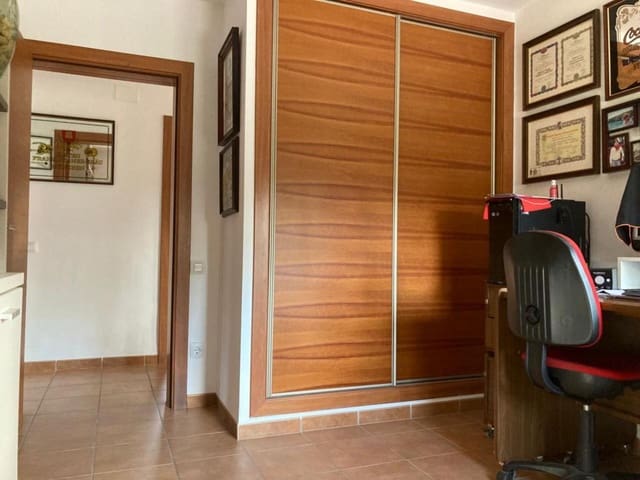 4 soveværelse Villa til salg i Tortosa med garage - € 280.000 (Ref: 9445446)