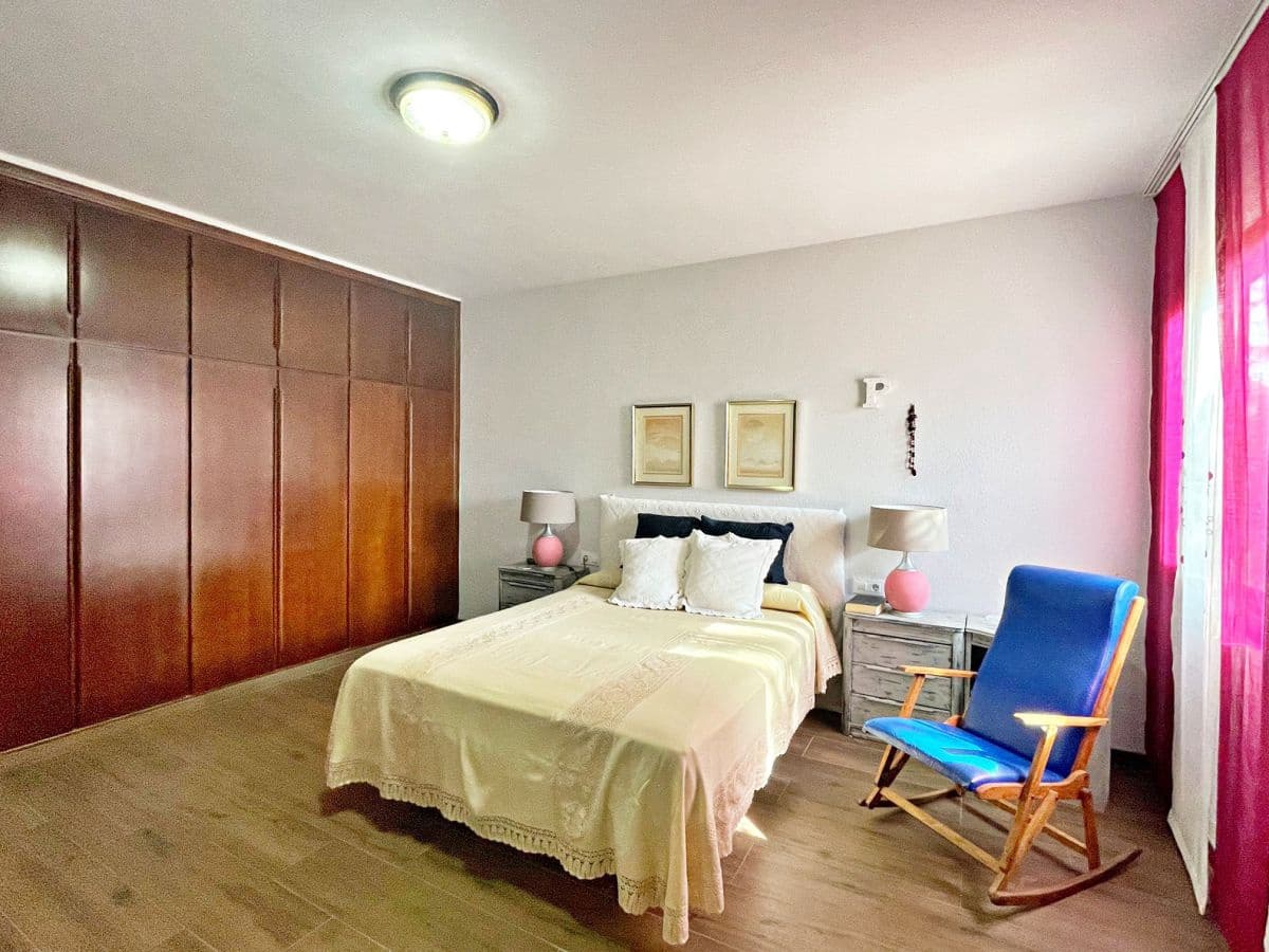 3 bedroom Villa for sale in Tortosa with garage - € 300,000 (Ref: 9445503)