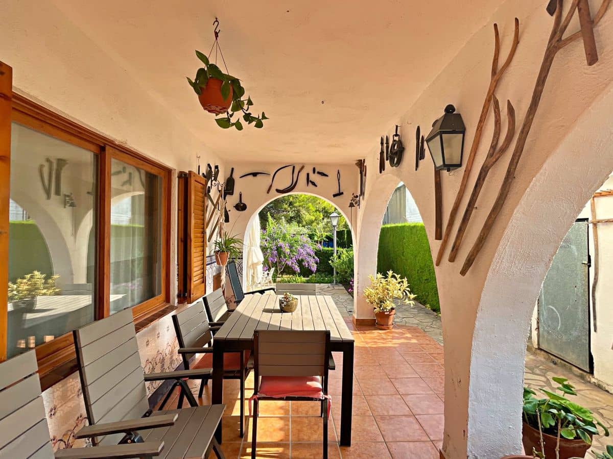 3 bedroom Villa for sale in Tortosa with garage - € 300,000 (Ref: 9445503)