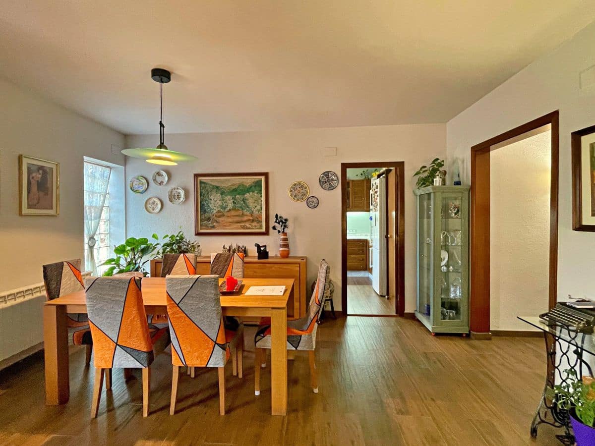 3 bedroom Villa for sale in Tortosa with garage - € 300,000 (Ref: 9445503)