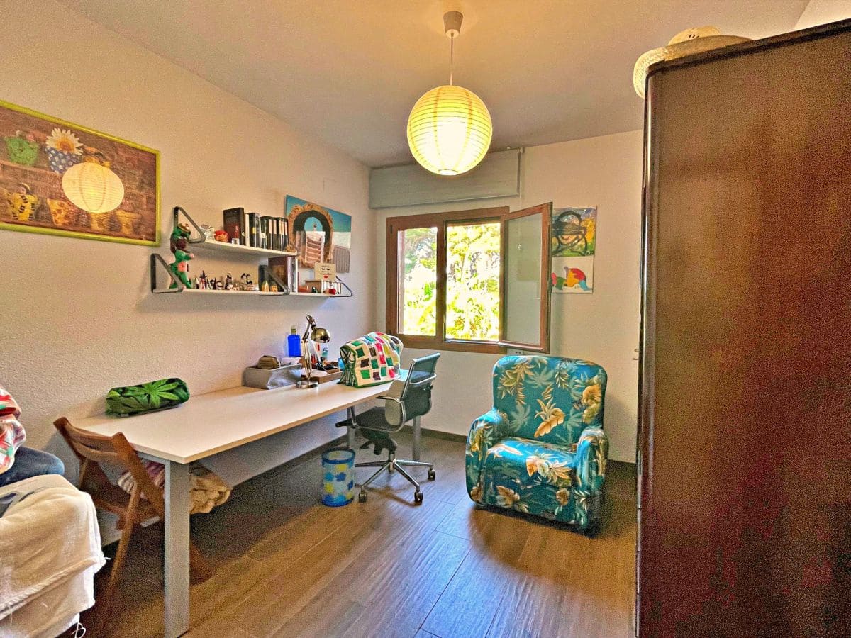 3 bedroom Villa for sale in Tortosa with garage - € 300,000 (Ref: 9445503)