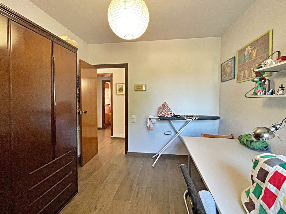 3 bedroom Villa for sale in Tortosa with garage - € 300,000 (Ref: 9445503)