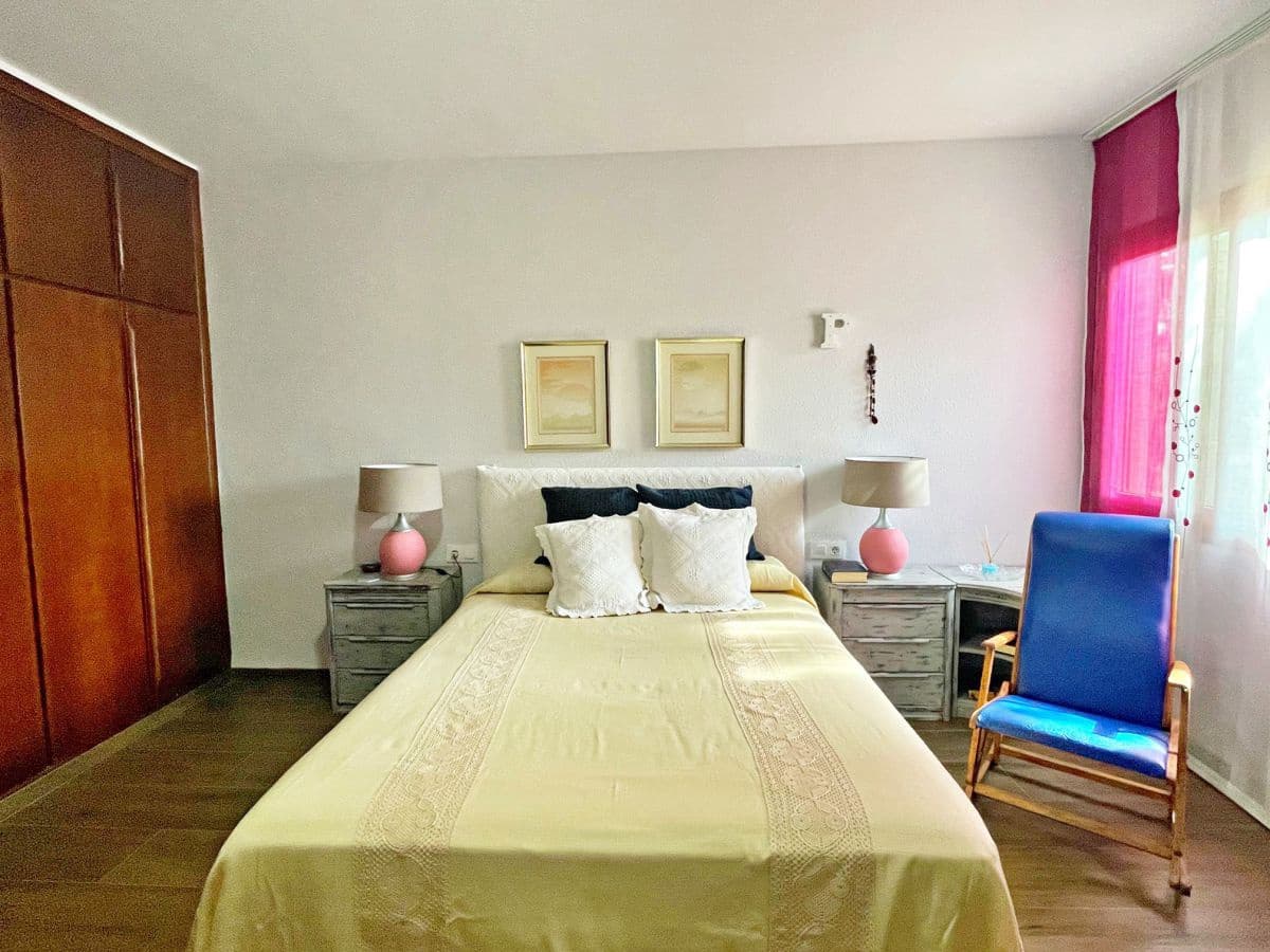 3 bedroom Villa for sale in Tortosa with garage - € 300,000 (Ref: 9445503)