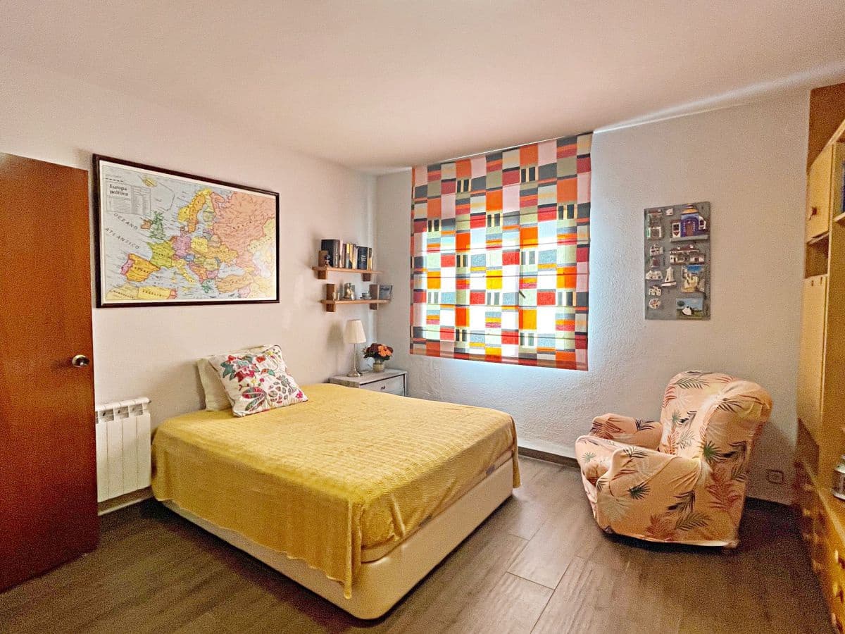 3 bedroom Villa for sale in Tortosa with garage - € 300,000 (Ref: 9445503)