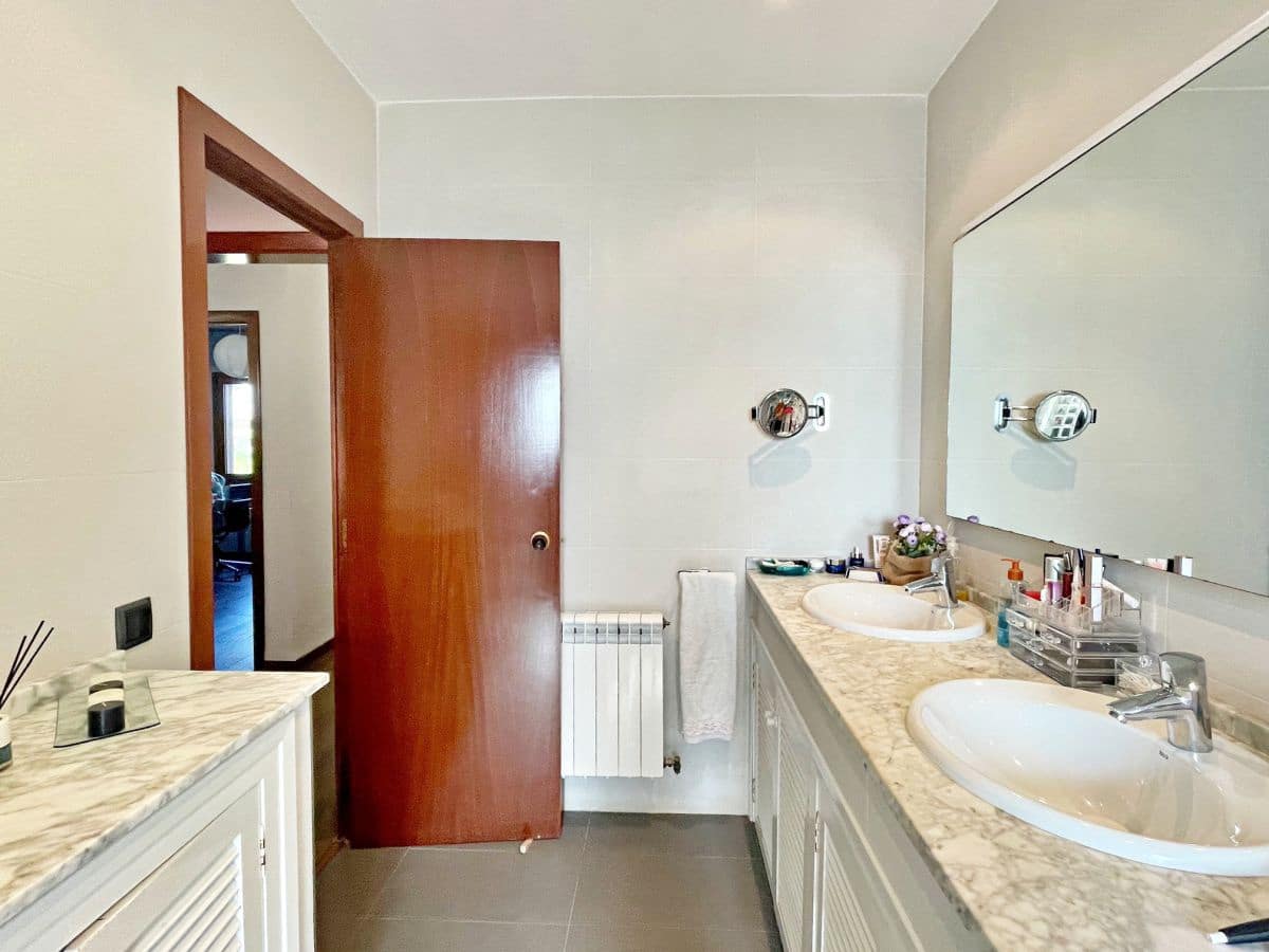 3 bedroom Villa for sale in Tortosa with garage - € 300,000 (Ref: 9445503)