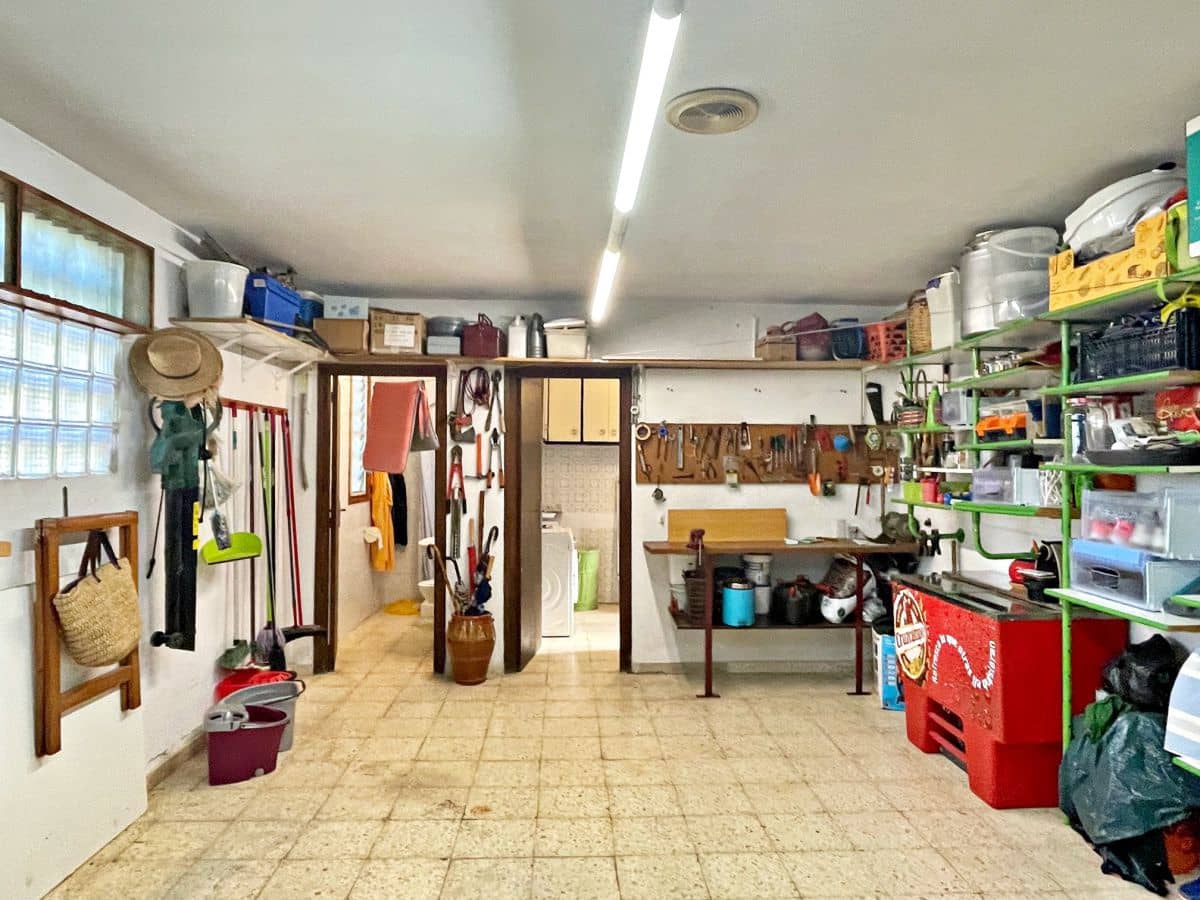 3 bedroom Villa for sale in Tortosa with garage - € 300,000 (Ref: 9445503)