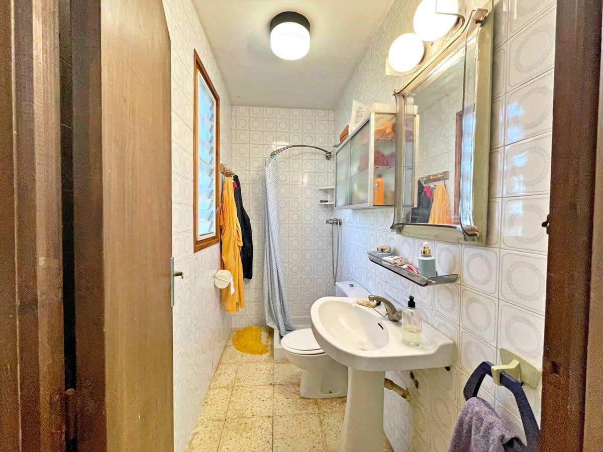 3 bedroom Villa for sale in Tortosa with garage - € 300,000 (Ref: 9445503)