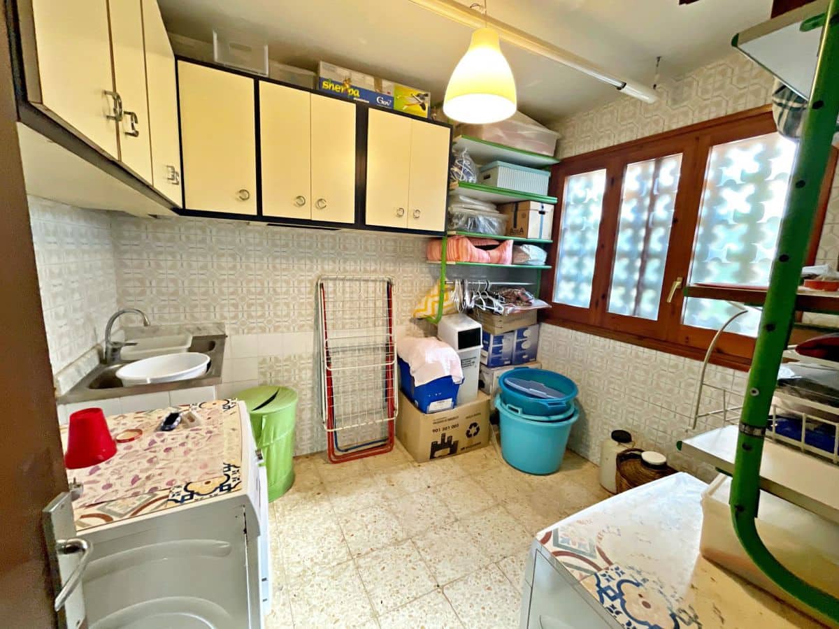 3 bedroom Villa for sale in Tortosa with garage - € 300,000 (Ref: 9445503)