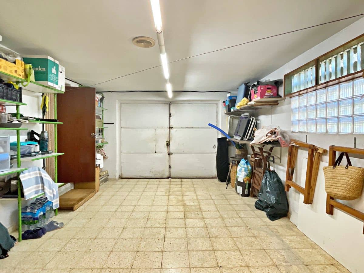 3 bedroom Villa for sale in Tortosa with garage - € 300,000 (Ref: 9445503)