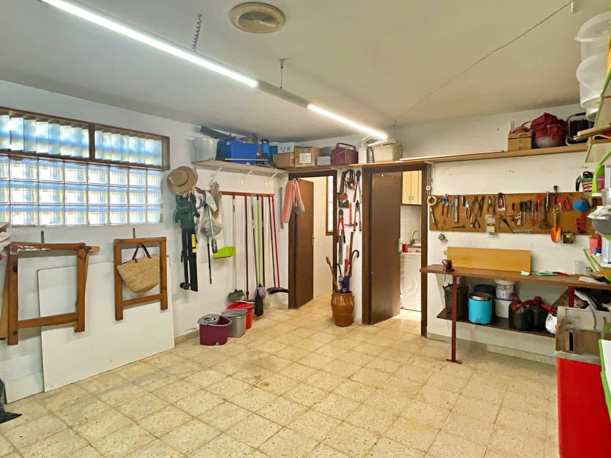 3 bedroom Villa for sale in Tortosa with garage - € 300,000 (Ref: 9445503)