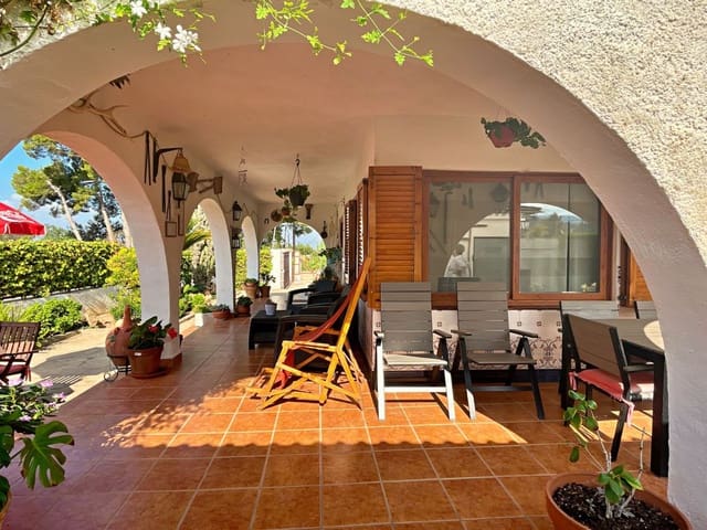 3 bedroom Villa for sale in Tortosa with garage - € 300,000 (Ref: 9445503)