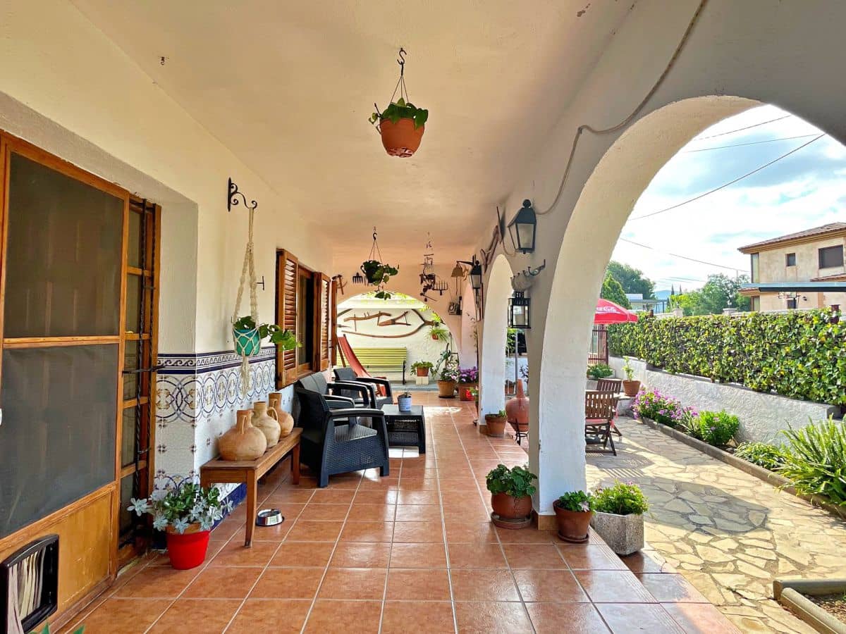3 bedroom Villa for sale in Tortosa with garage - € 300,000 (Ref: 9445503)