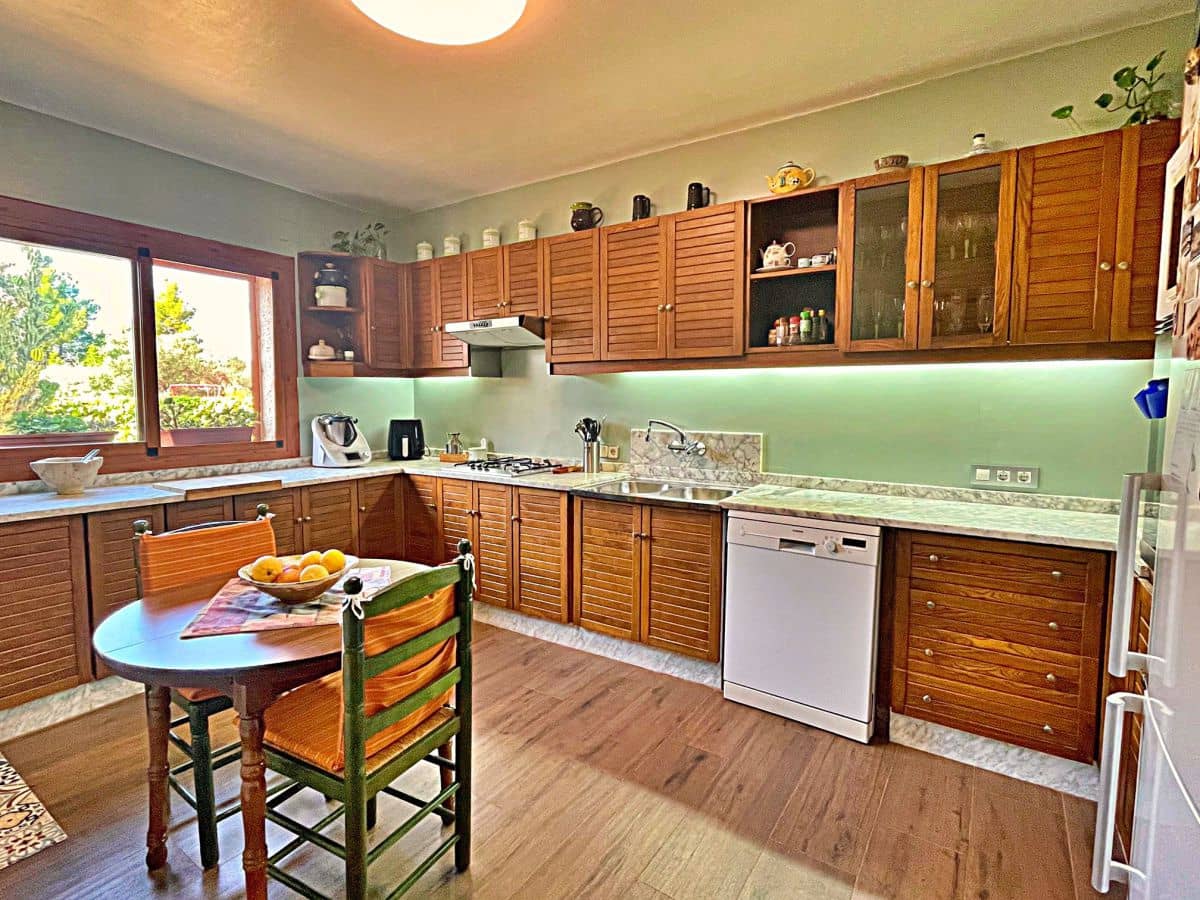 3 bedroom Villa for sale in Tortosa with garage - € 300,000 (Ref: 9445503)