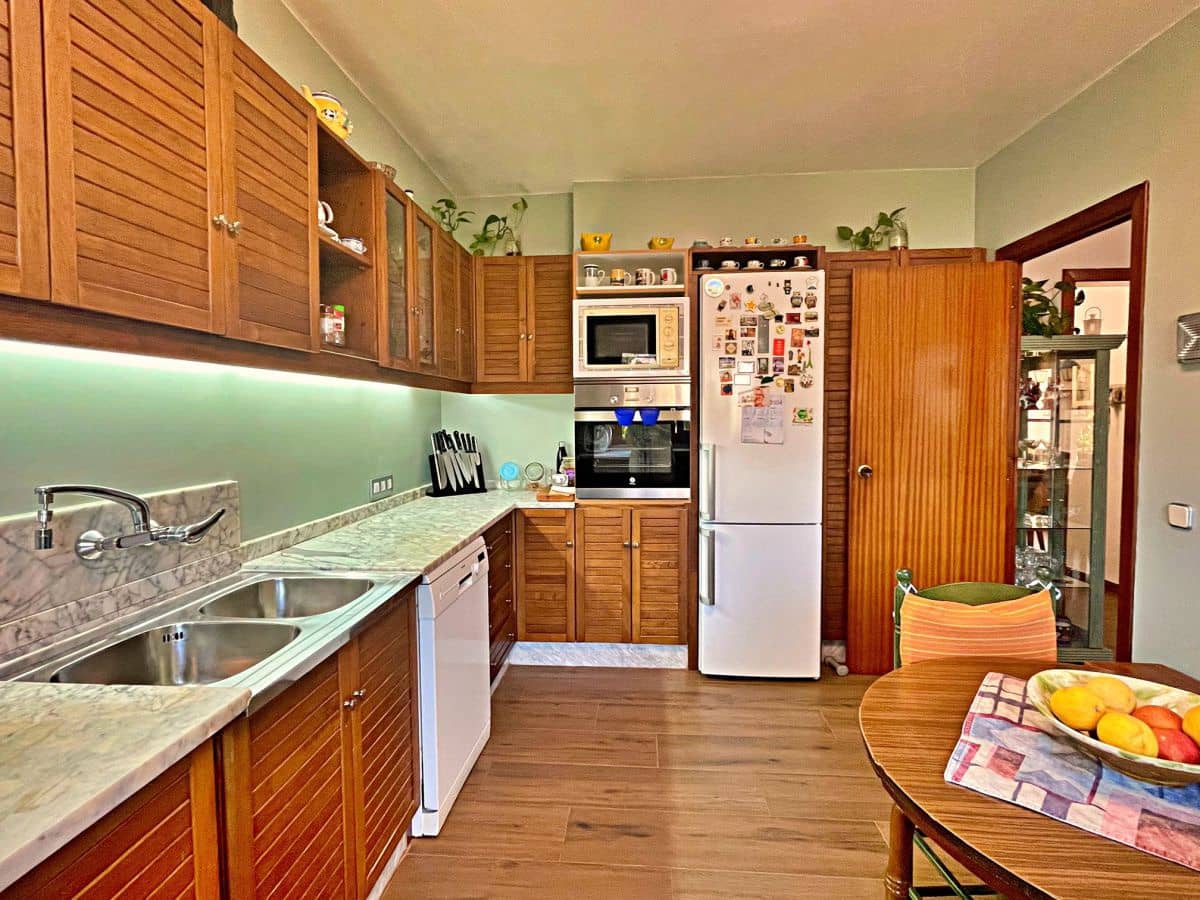 3 bedroom Villa for sale in Tortosa with garage - € 300,000 (Ref: 9445503)