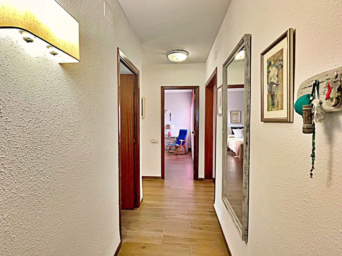 3 bedroom Villa for sale in Tortosa with garage - € 300,000 (Ref: 9445503)