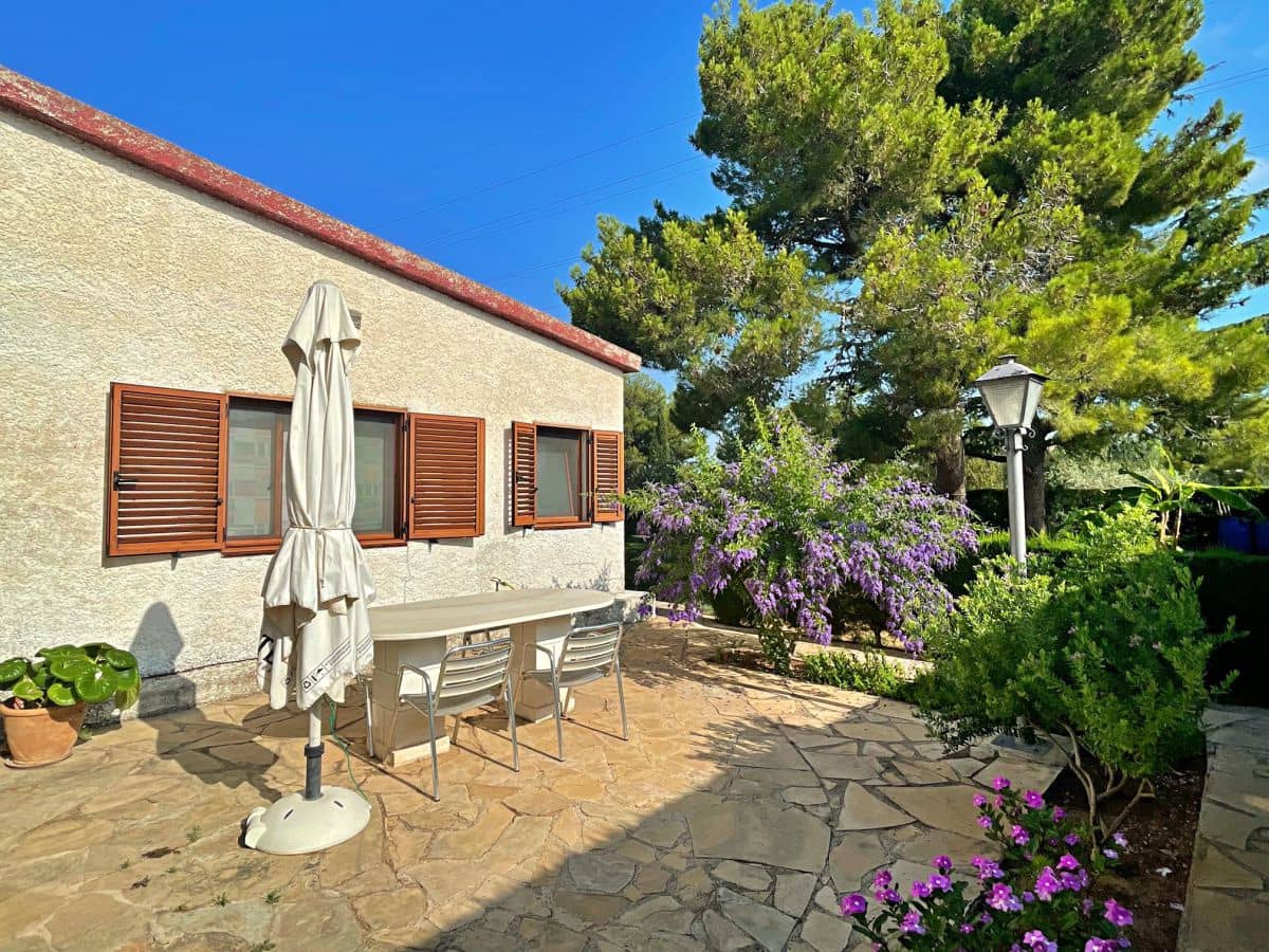 3 bedroom Villa for sale in Tortosa with garage - € 300,000 (Ref: 9445503)