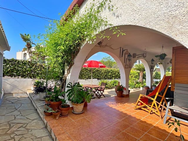 3 bedroom Villa for sale in Tortosa with garage - € 300,000 (Ref: 9445503)